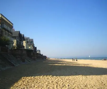 Centre De Vacances Cpcv Normandie A 50 Metres De La Plage De Houlgate Exterior photo