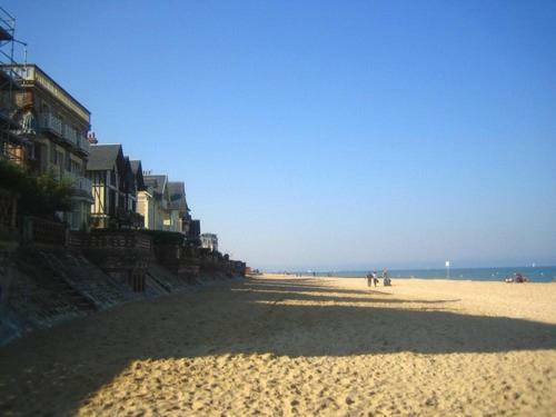 Centre De Cpcv Normandie A 50 Metres De La De Holiday home